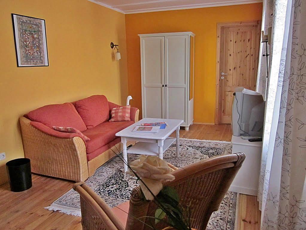 Hotelpension Pfarrhaus Alt Schwerin Esterno foto
